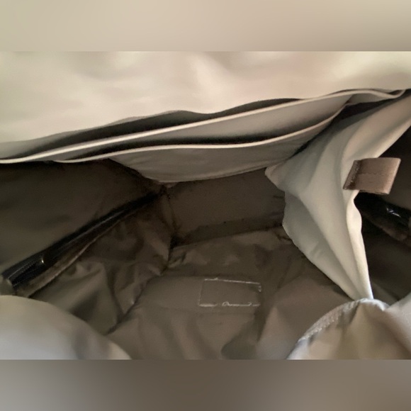 YETI crossroads 22L Backpack NWOT - Picture 5 of 16